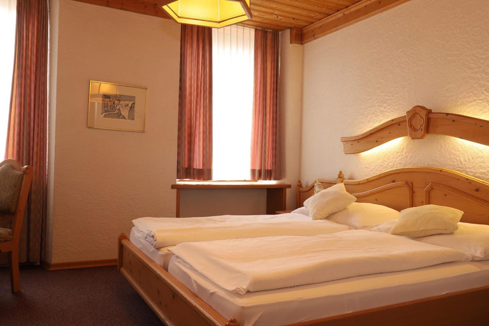 Hotel-Restaurant Weisses Kreuz Breitenbach Экстерьер фото