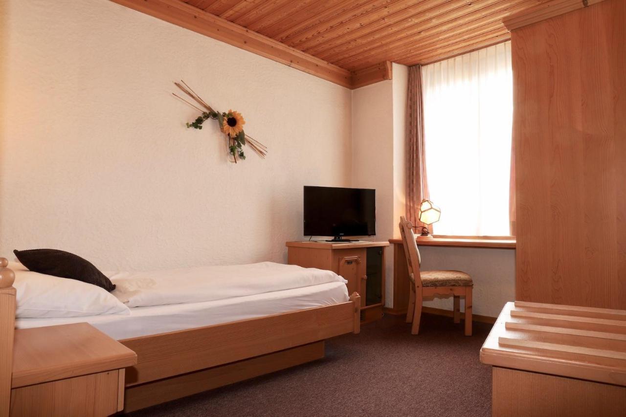 Hotel-Restaurant Weisses Kreuz Breitenbach Экстерьер фото
